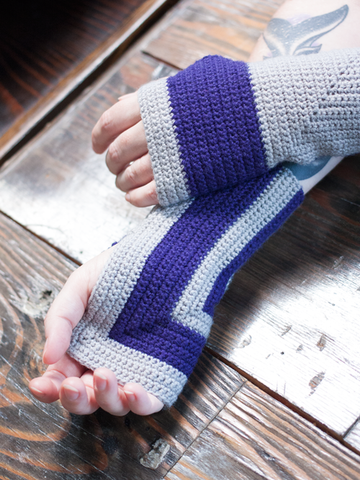 Crossroad Crocheted Mitts in Ewe So Sporty Merino (426)