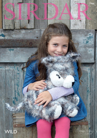 Husky Dog in Sirdar Wild and Snowflake Chunky (7966)