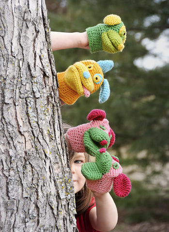 Pack O' Puppies Mitts in Spud & Chloe Sweater